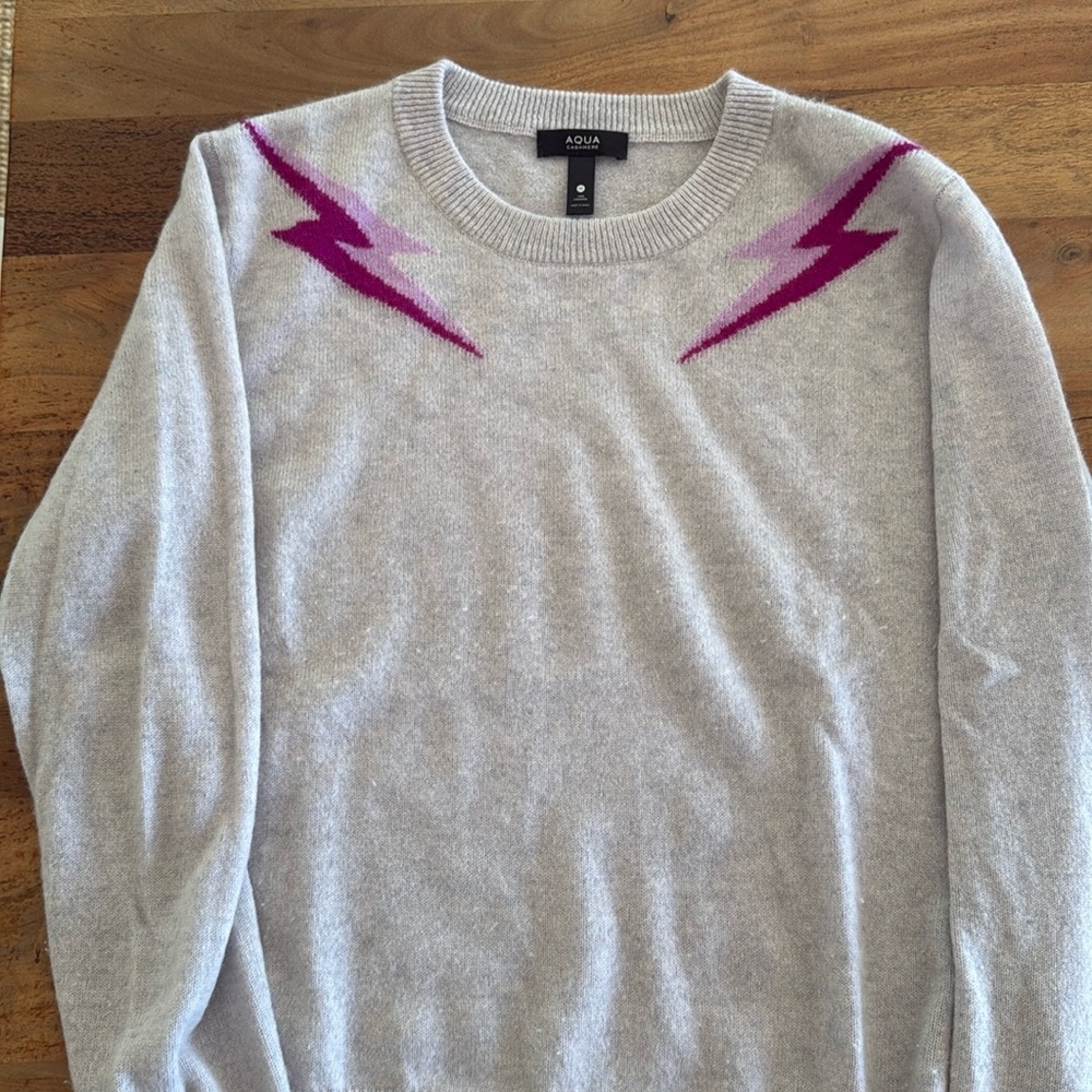 AQUA cashmere light grey-hint of pink crew neck sweater-M